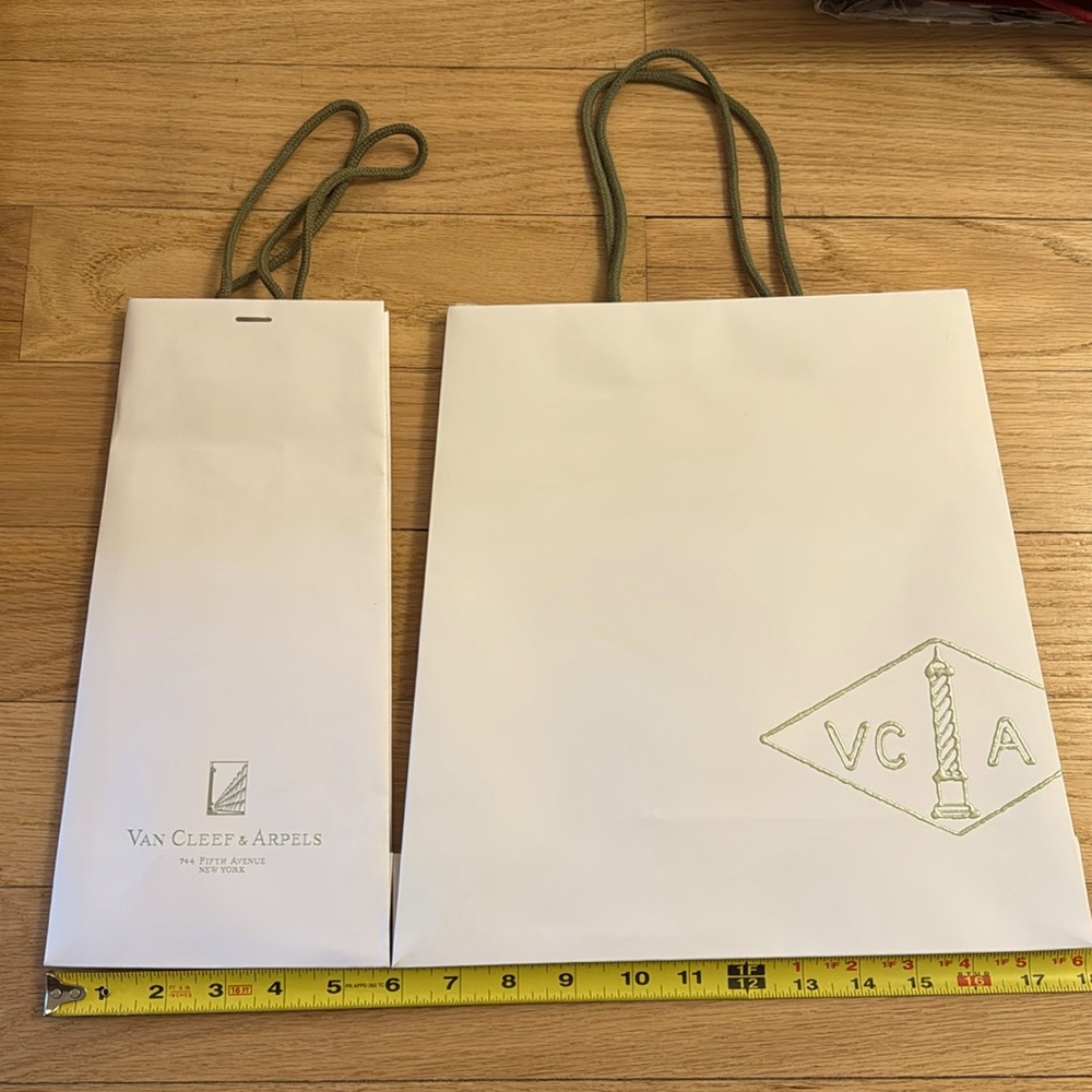 Van Cleef paper shopping bags 2